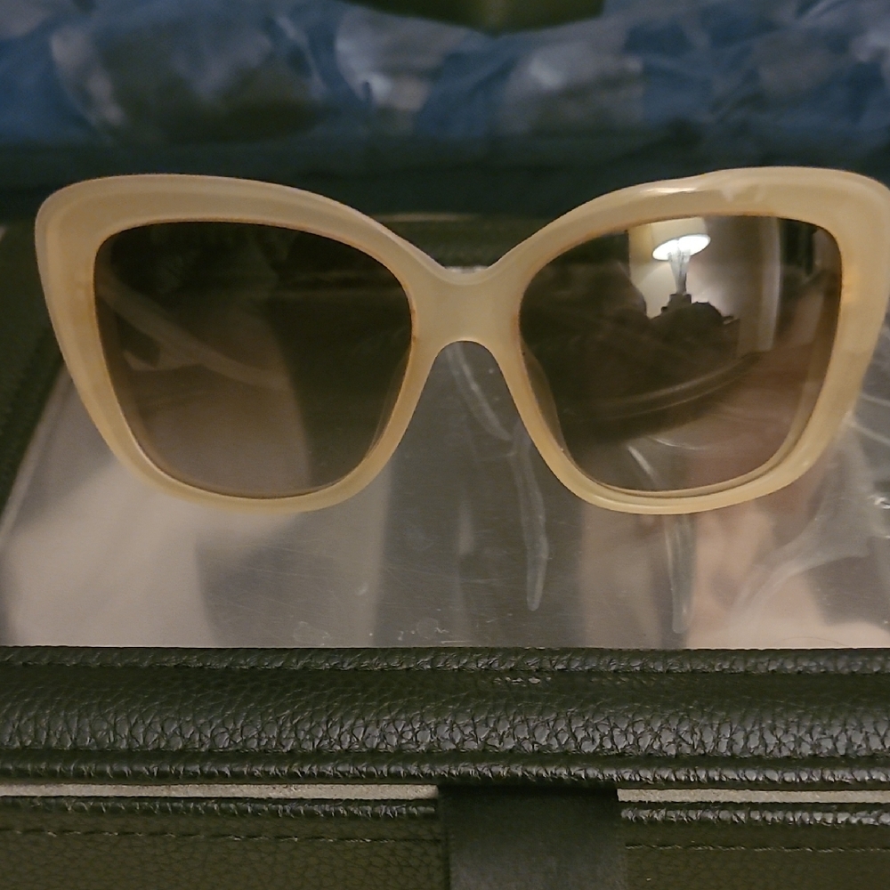 CHRISTIAN DIOR Stylish Cream Sunglasses